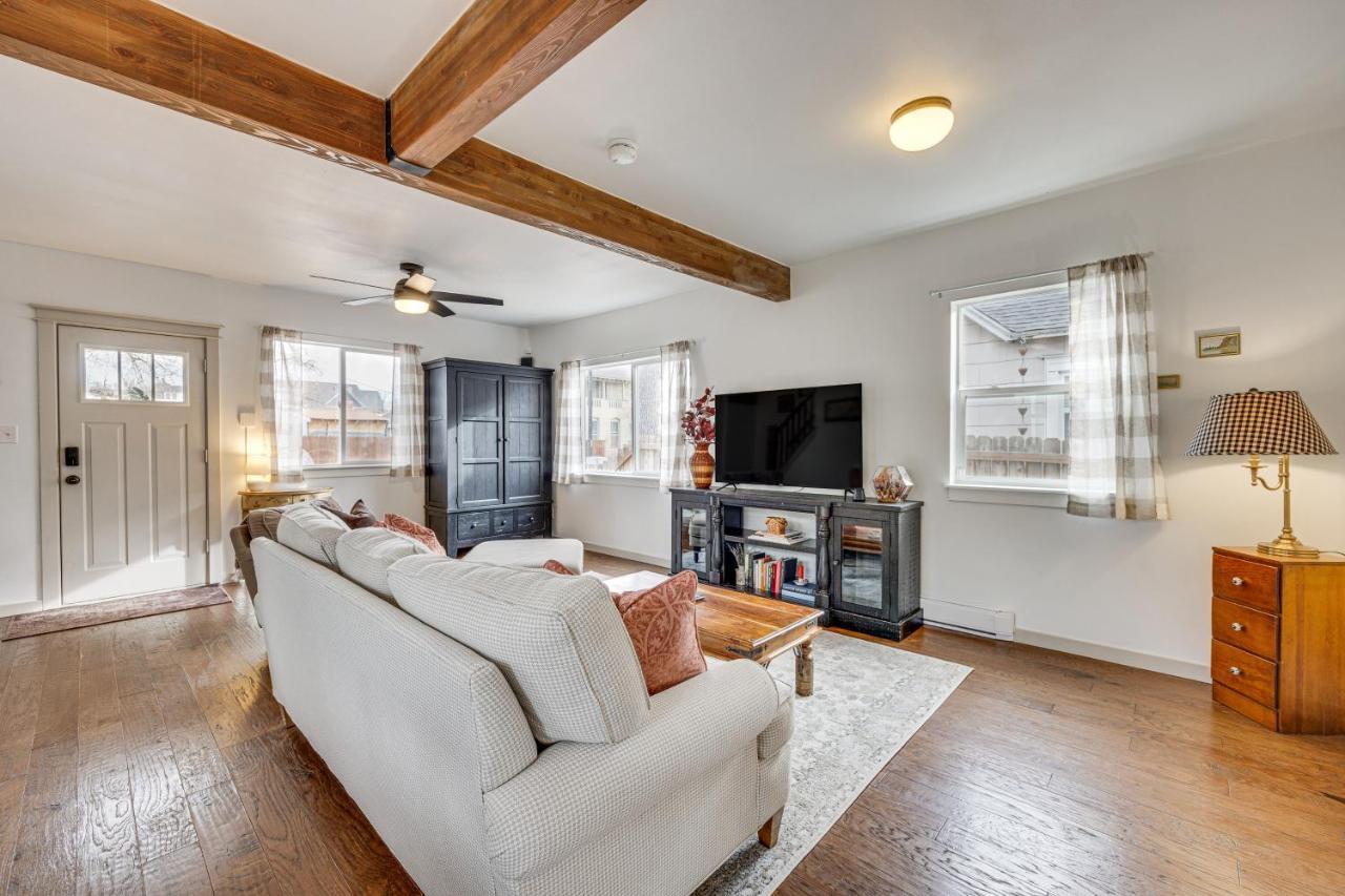 Balcony With Mountain Views! Colorado Springs